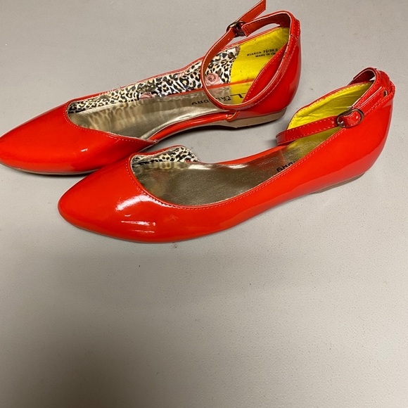 Clay Launday Flats - Picture 2 of 5